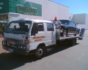 Club-Red-Tow-Truck-with-Rolls-Royce